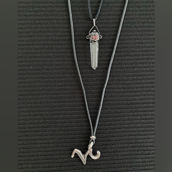 Vintage Boho Style Necklaces for the Capricorn Hammered Metal Crystal Garnet - Picture 2 of 7